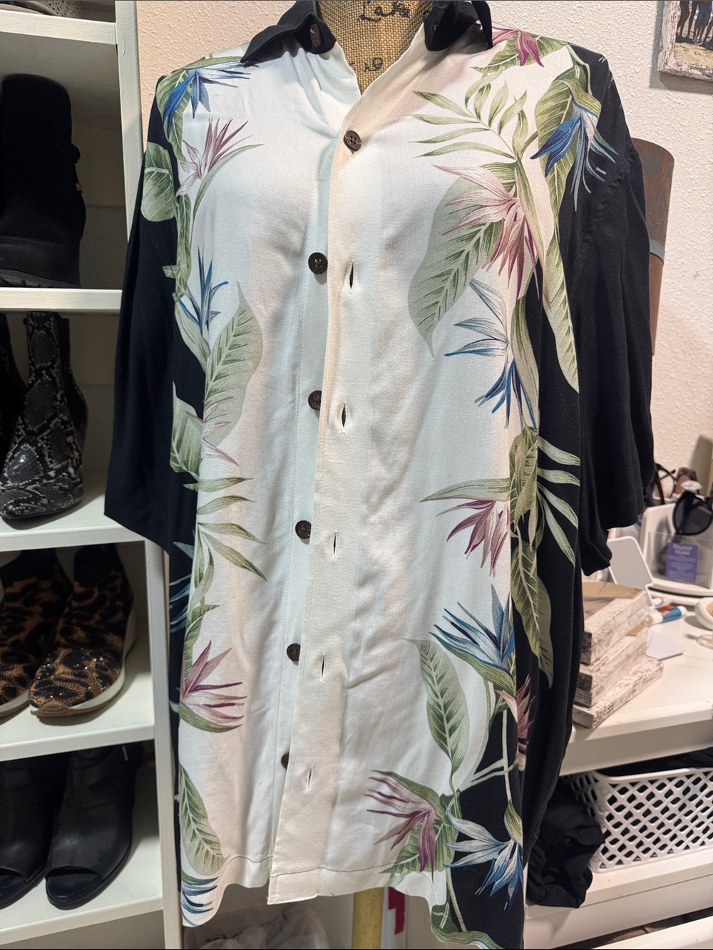 Men's Black & White Tropical Print Button-Down Shirt